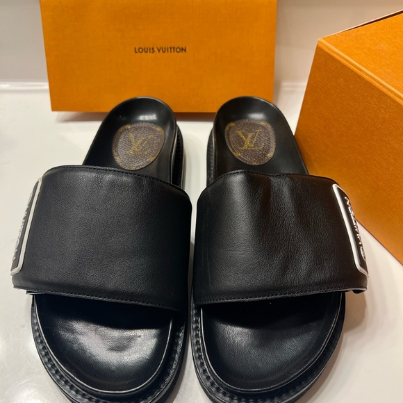 Sunset Flat Comfort Mule. Only worn once. Bought in 2021. - Picture 3 of 5